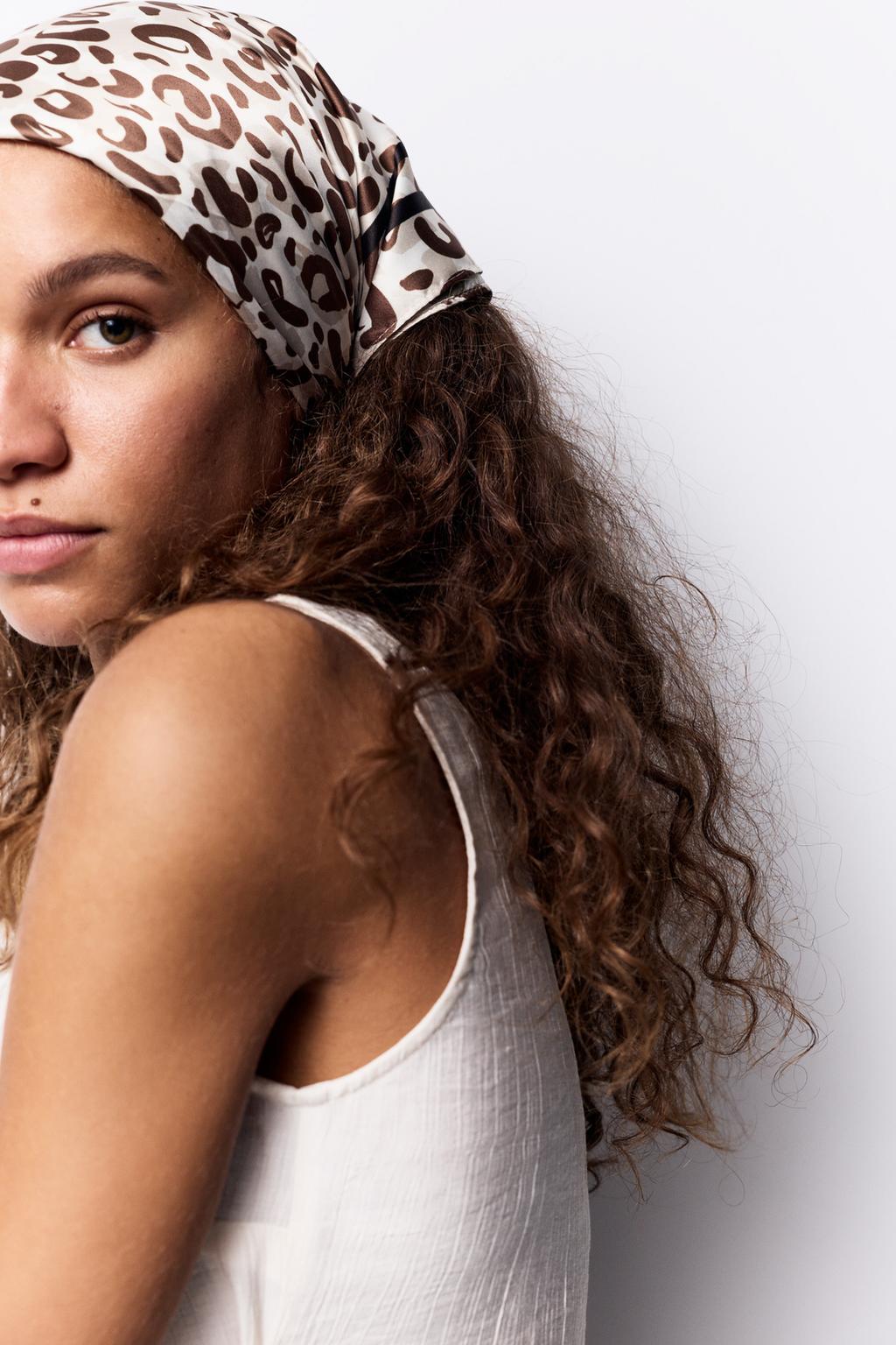Sateen animal print scarf – Lefties – صورة المنتج