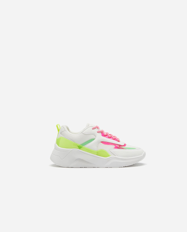Chunky sneakers with neon trims 