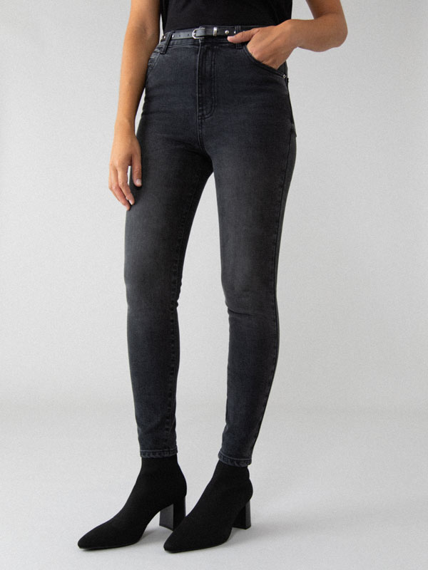 high waisted jeans with a belt