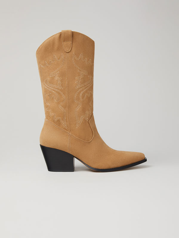heeled cowboy boots