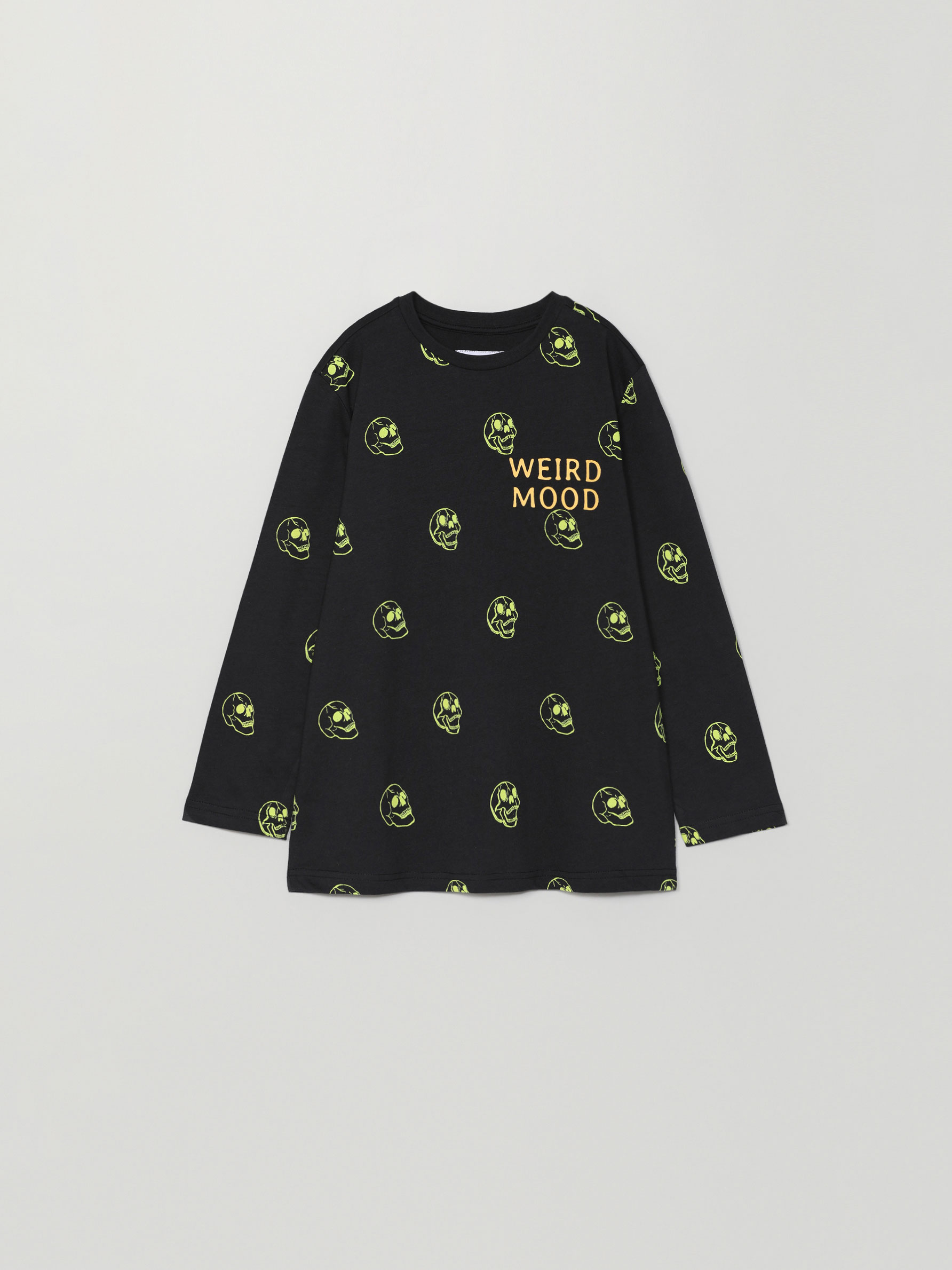 CAMISETA CON ESTAMPADO DE CALAVERAS