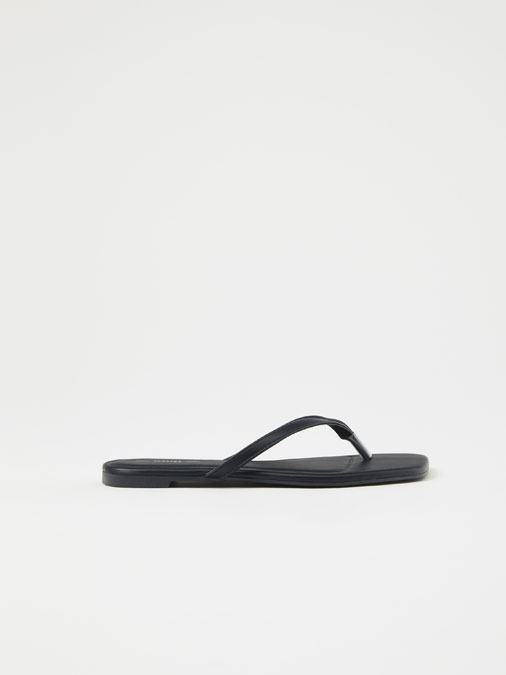 BASIC SANDALS