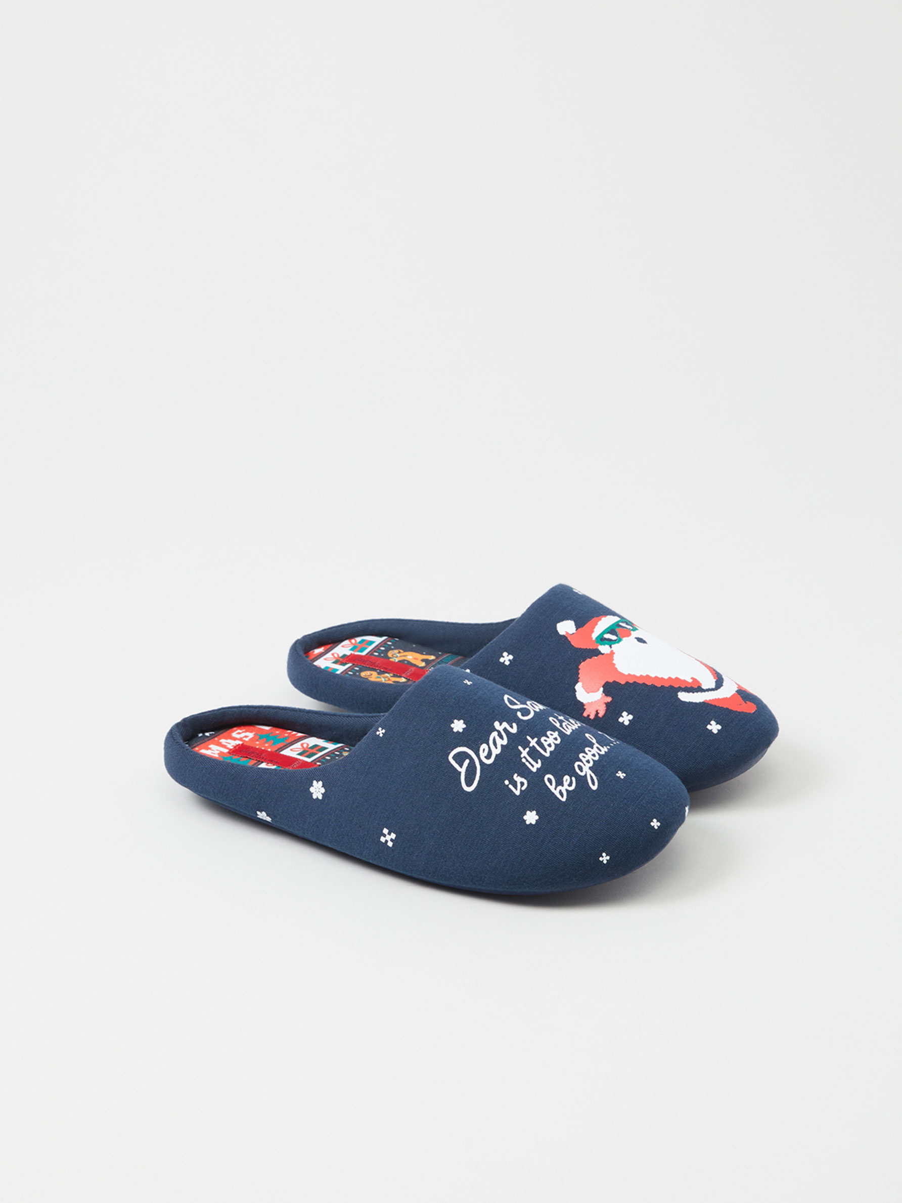 CHRISTMAS HOUSE SLIPPERS