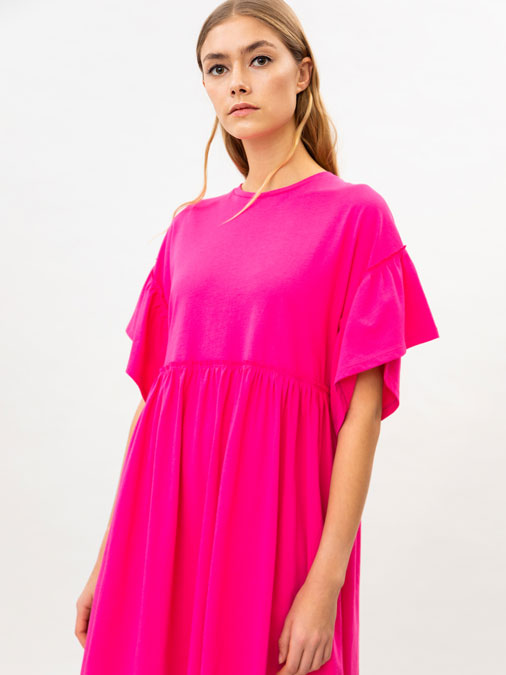 Dress with ruffled sleeves
