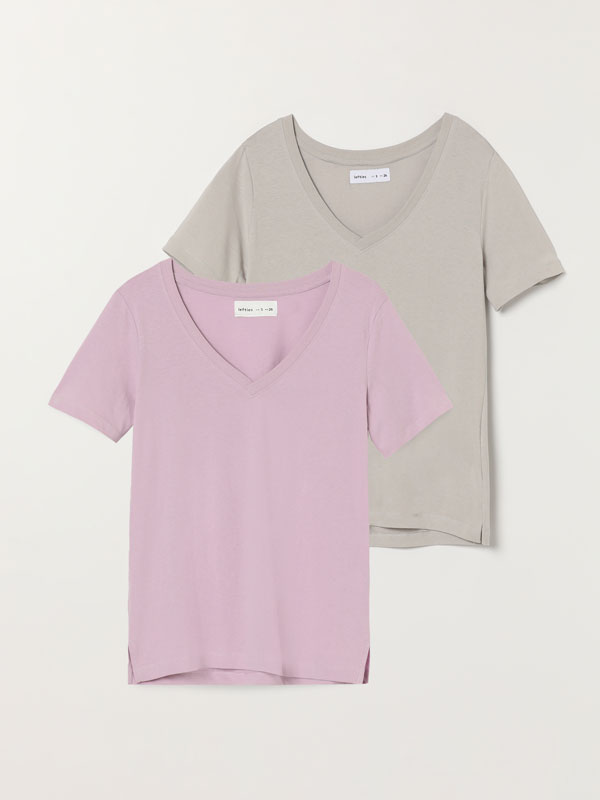 2-Pack of basic V-neck T-shirts