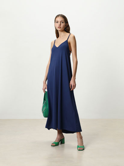 Vestidos midi de mujer | Lefties Nueva Colección