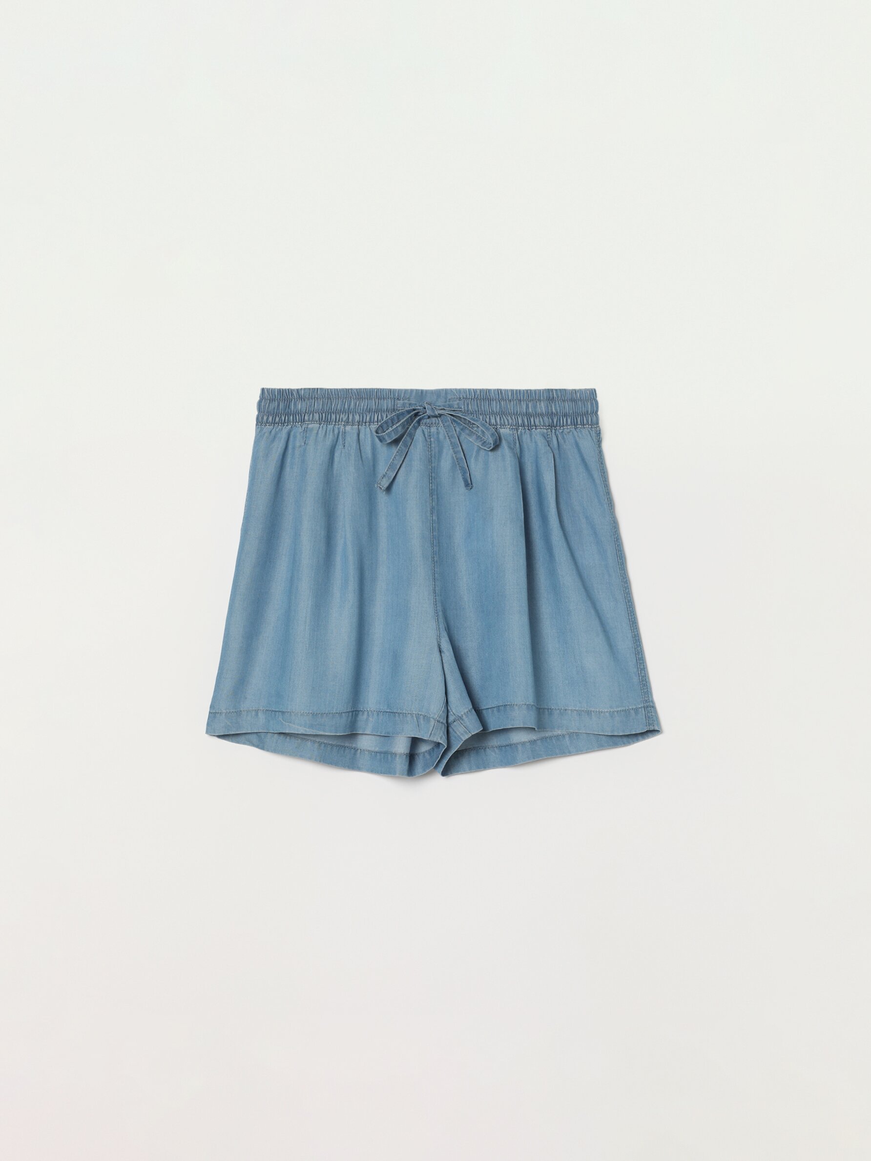 Short vaquero ligero - SHORTS - TODA LA COLECCIÓN - MUJER - | Lefties ESPAÑA