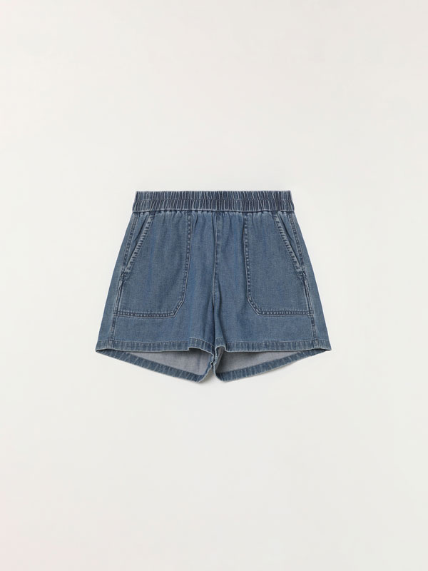 Denim shorts with pockets