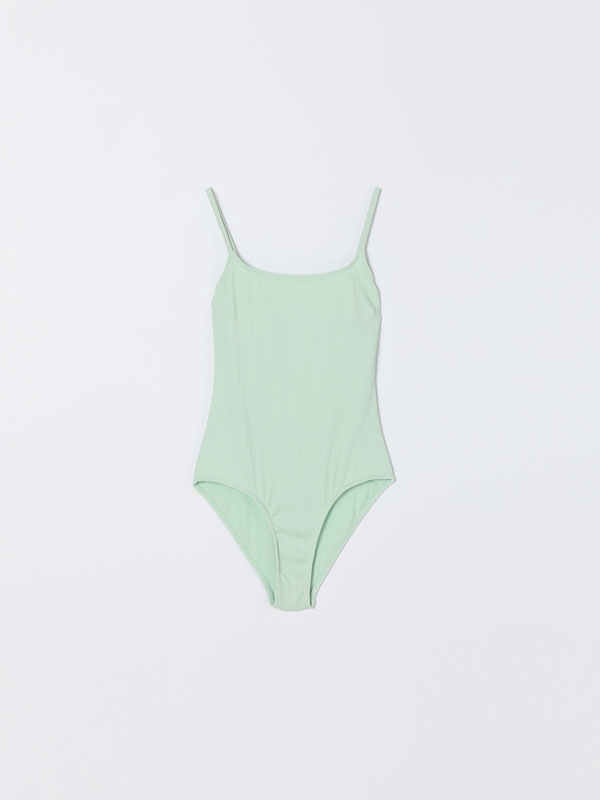 Bañadores y bikinis de mujer | Lefties Nueva Colección
