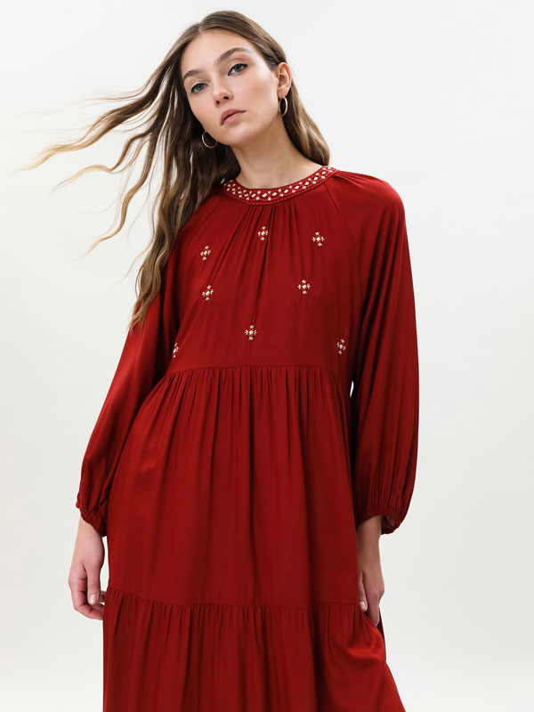 Midi dress with embroidered collar
