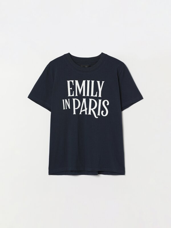 تيشرت بطبعة إيميلي في باريس