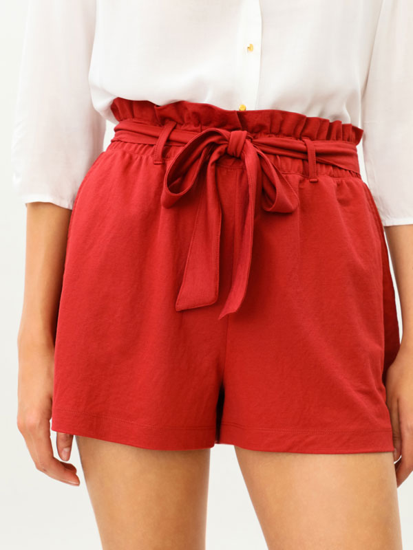 Shorts with tied belt