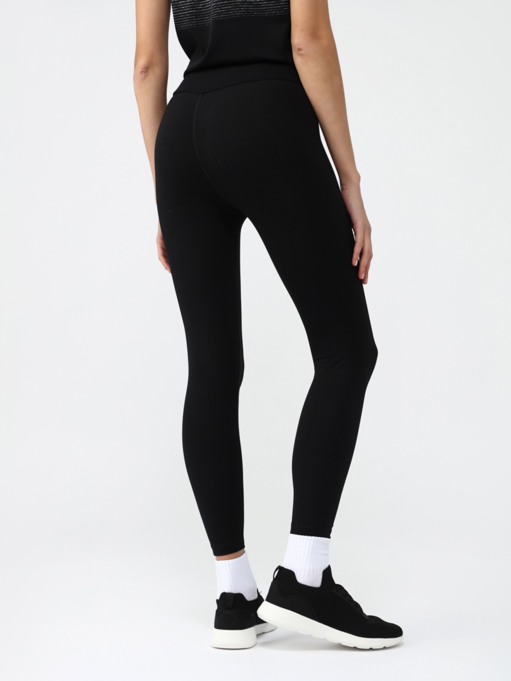 Soft sports leggings - SPORTSWEAR - THE 