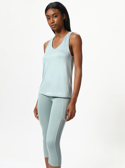 Camisetas deportivas de mujer | Lefties Nueva Colección