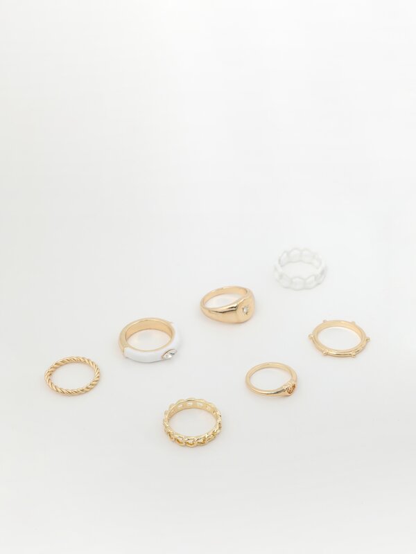 Pack of 7 assorted rings