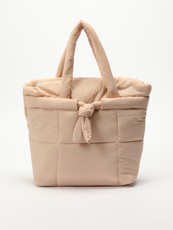 Quilted tote bag with bow