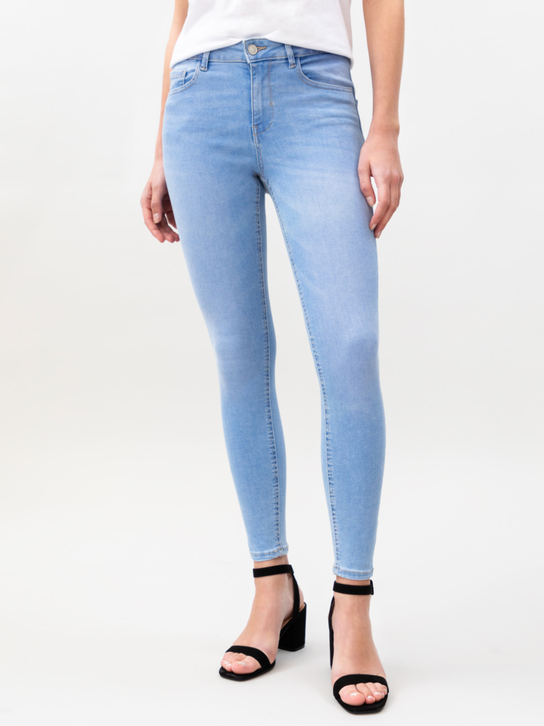 Wide leg pants in beige - Petite - OUTFITBOOK