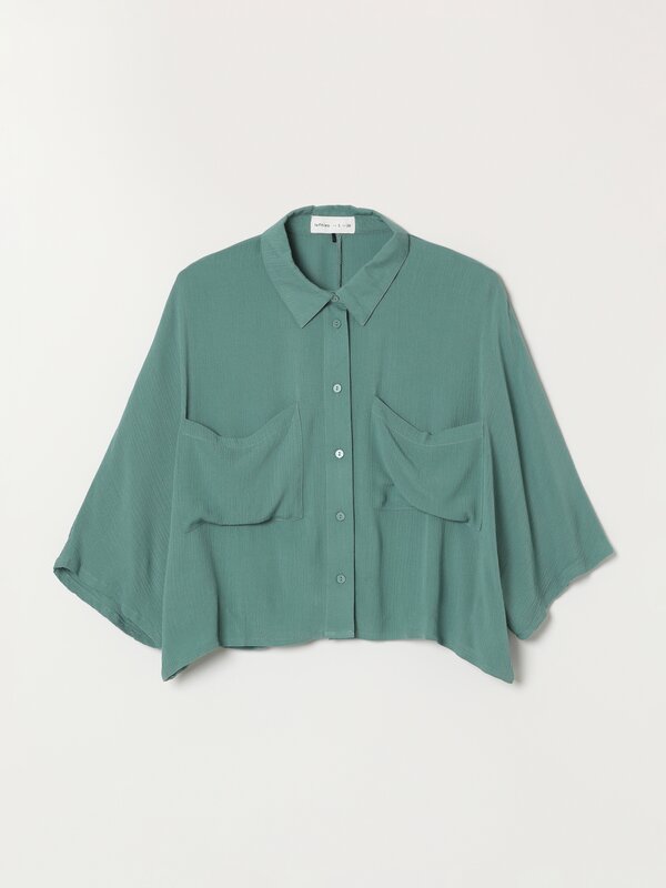 Flowing cropped shirt