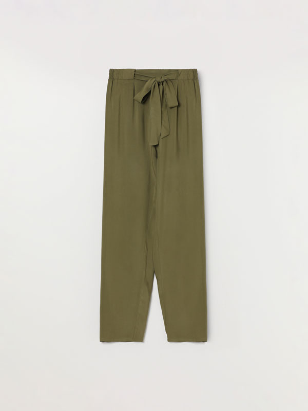 Flowing trousers with tie