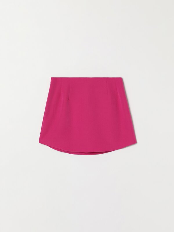 Short skirt with rounded hem