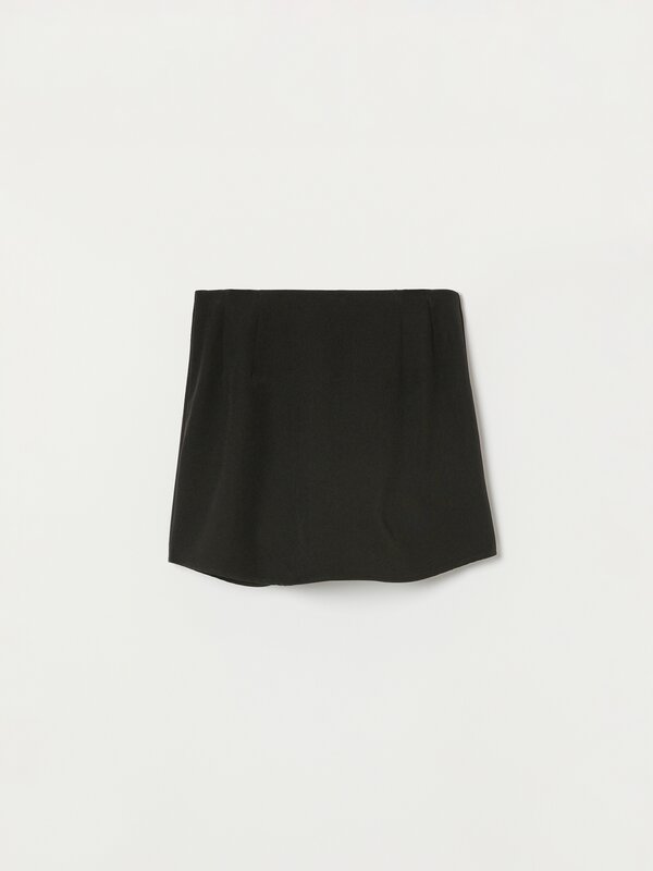 Short skirt with rounded hem