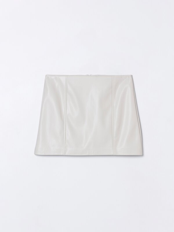 Short leather-effect skirt