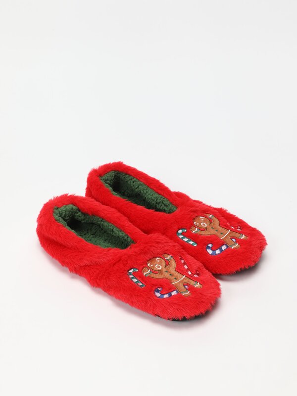 Cookie house slippers