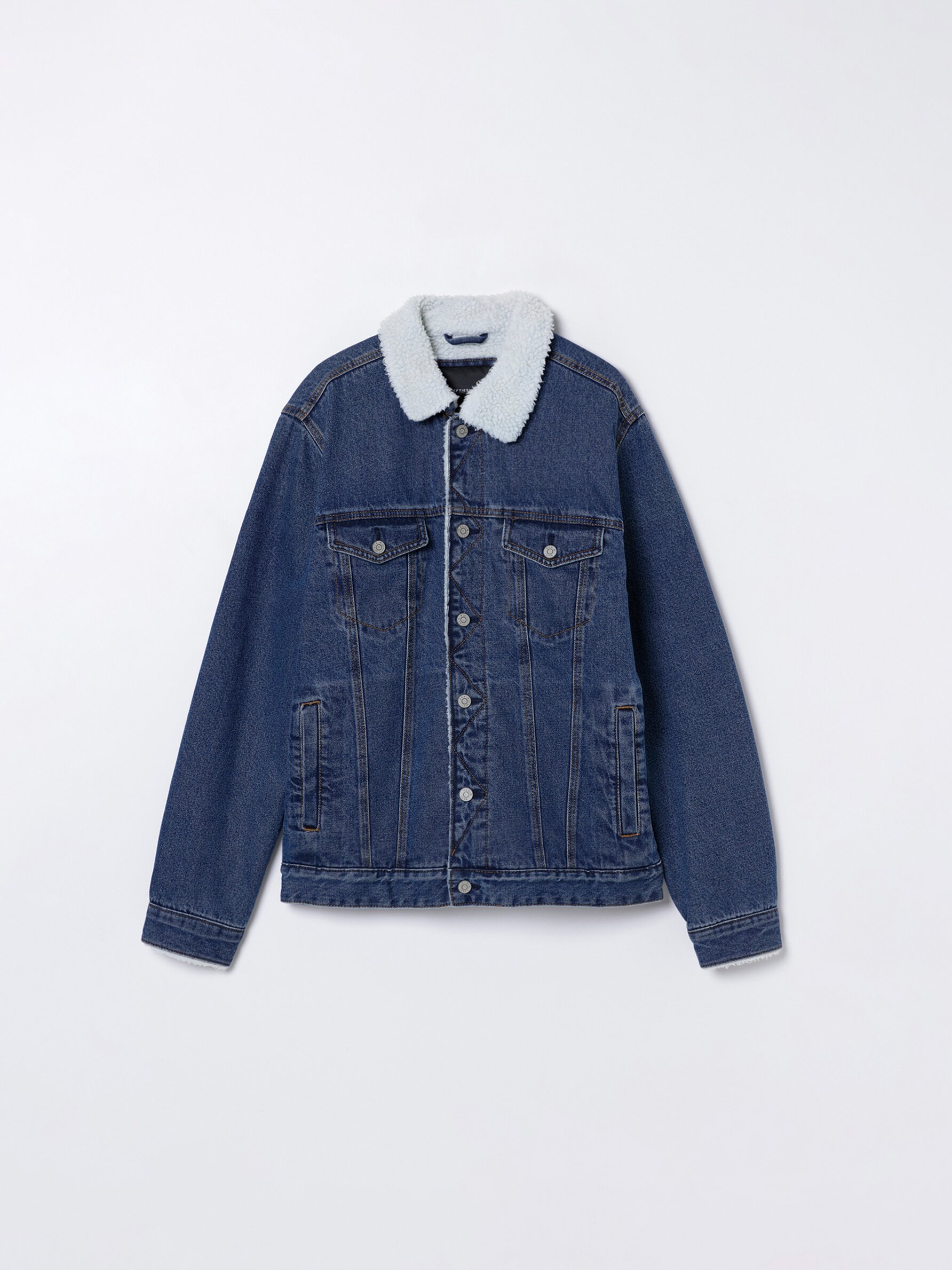 Denim jacket with faux shearling lining 
