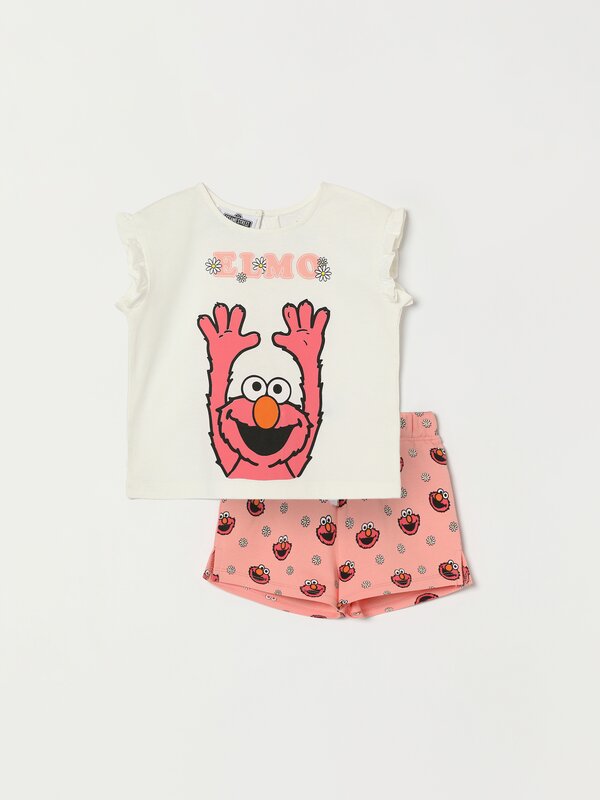 2-piece set with a Sesame Street ©CPLG print.