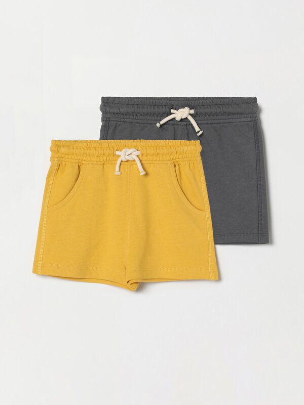 2-Pack of basic plain Bermuda shorts