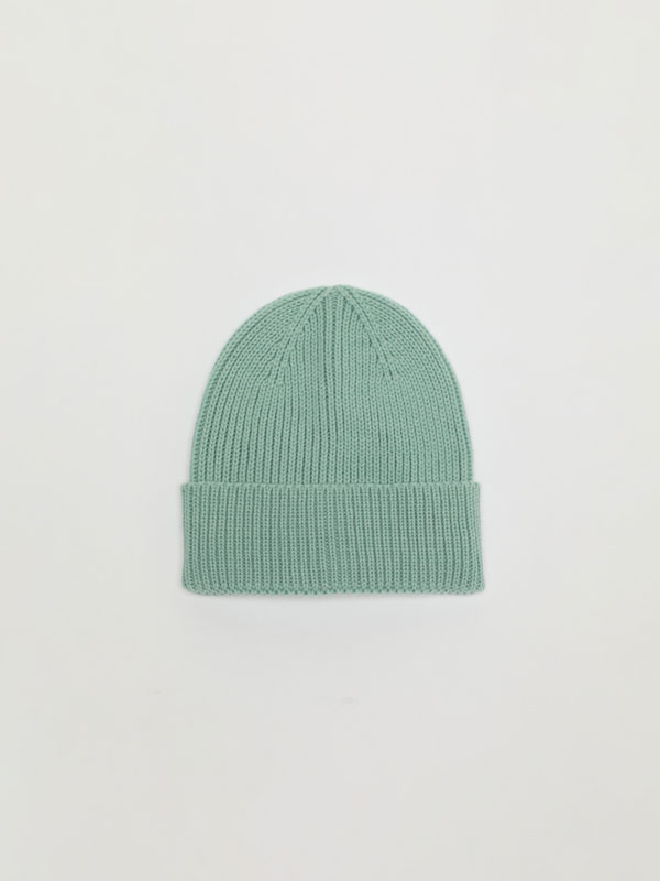 Ribbed beanie with turn-up brim.
