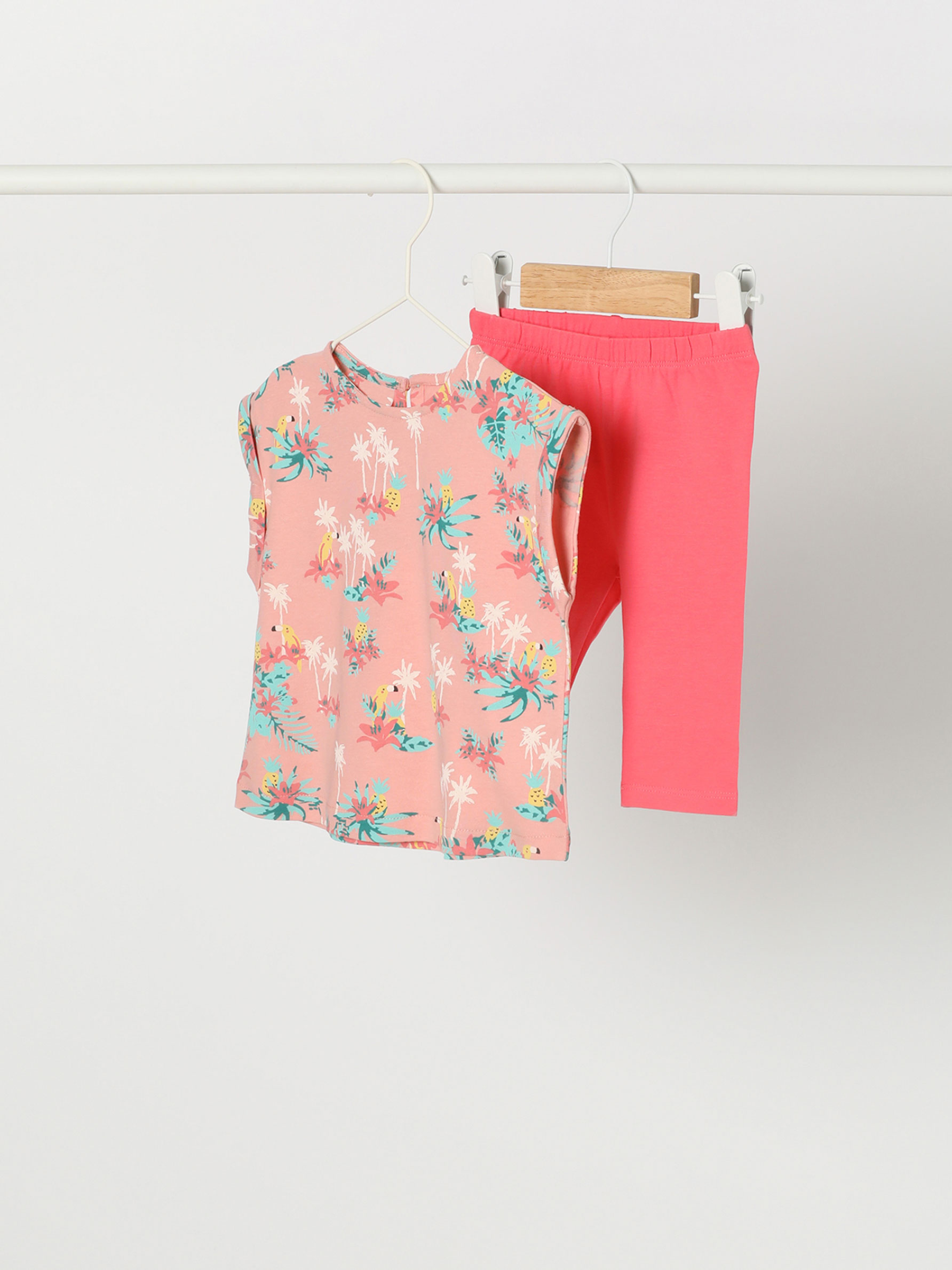 3-piece set with T-shirt, leggings and 