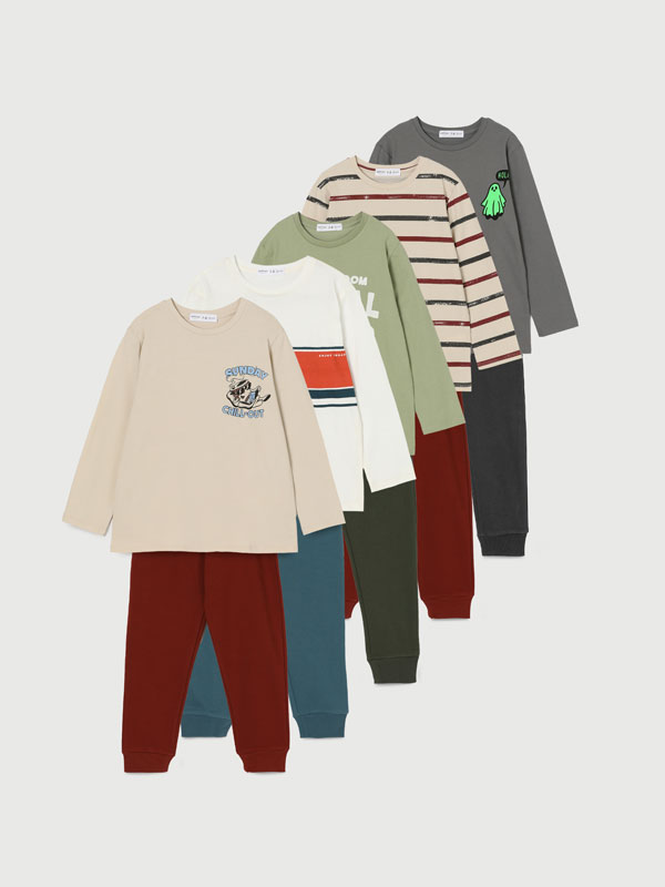 Pack de 5 conjuntos de t-shirt e calças de felpa