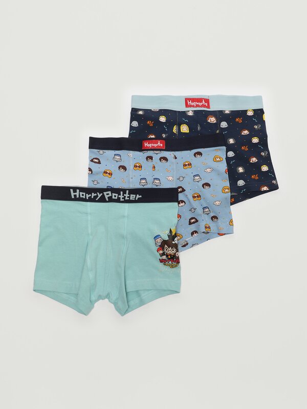 Pack of 3 boxers with a HarryPotter © &™ WARNER BROS print.