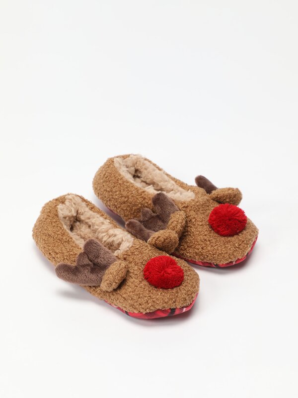 Reindeer house slippers