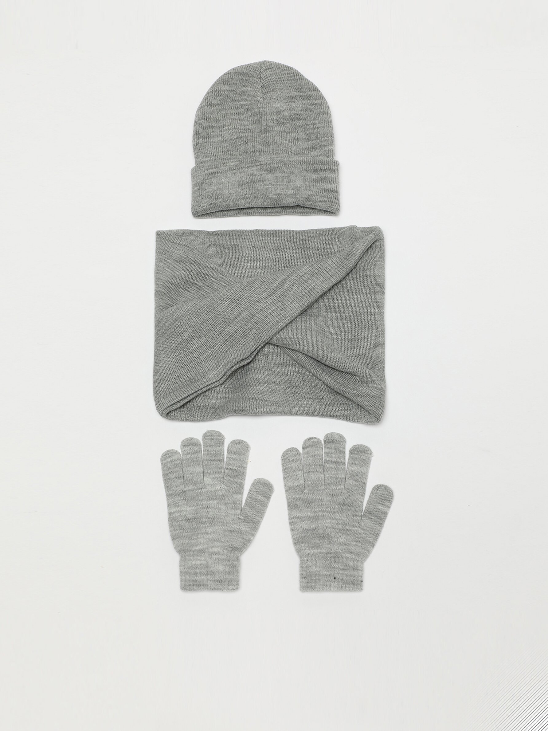 Hat, neck warmer and gloves set 