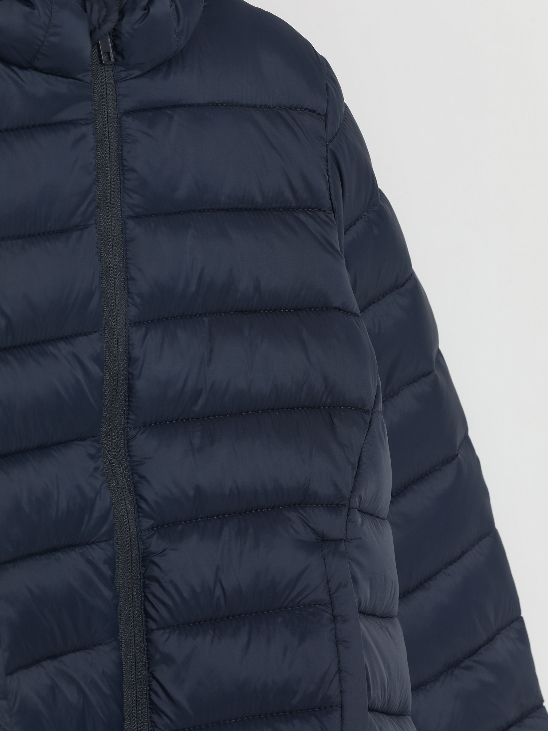 lightweight fitted puffer jacket