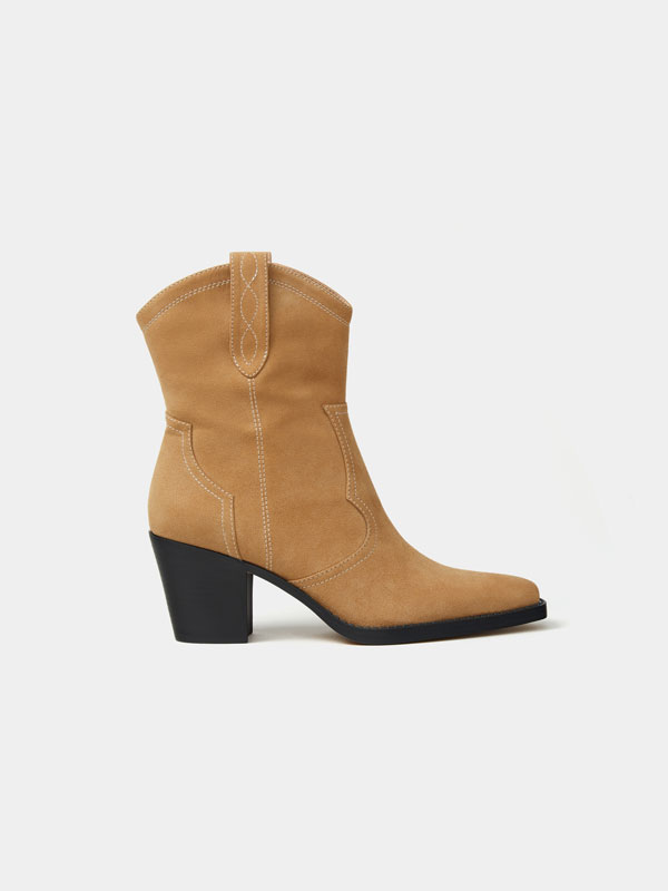 Mid-rise cowboy ankle boots