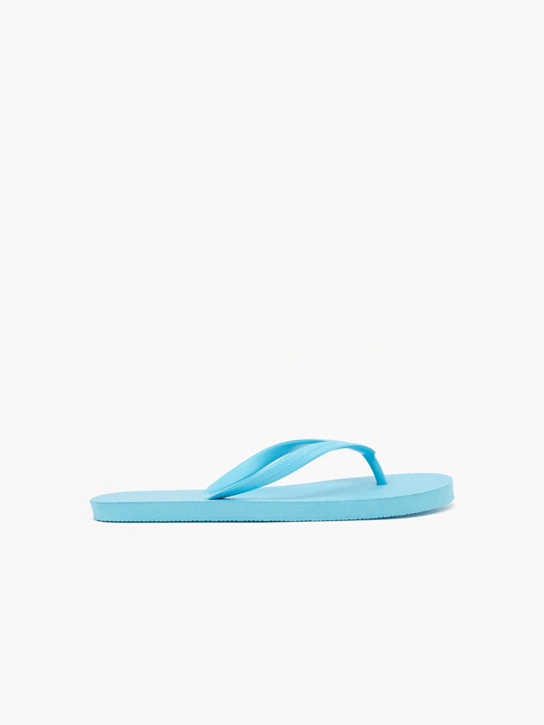 Monochrome pool sandals