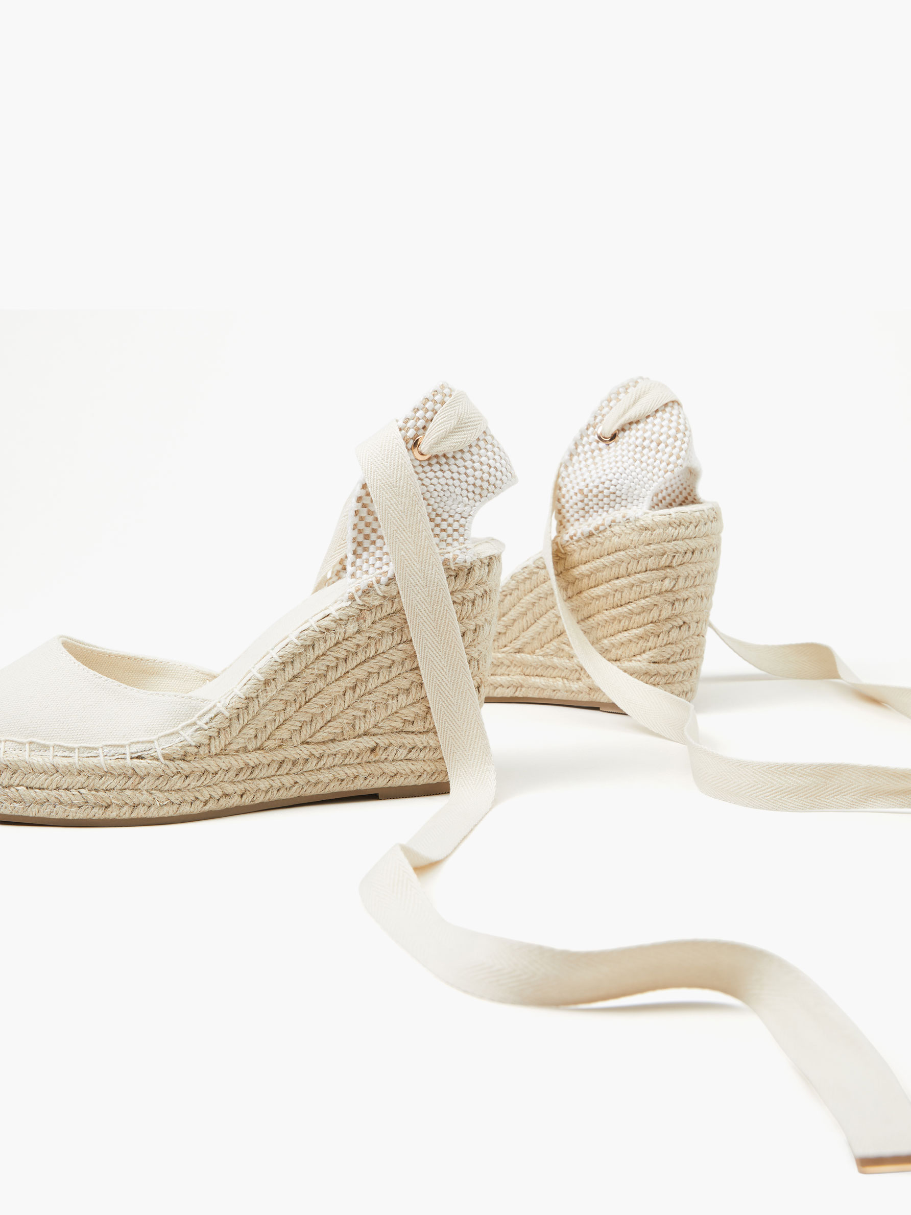 Cuña yute atada - ZAPATOS - TODA LA COLECCIÓN - MUJER - | Lefties ESPAÑA
