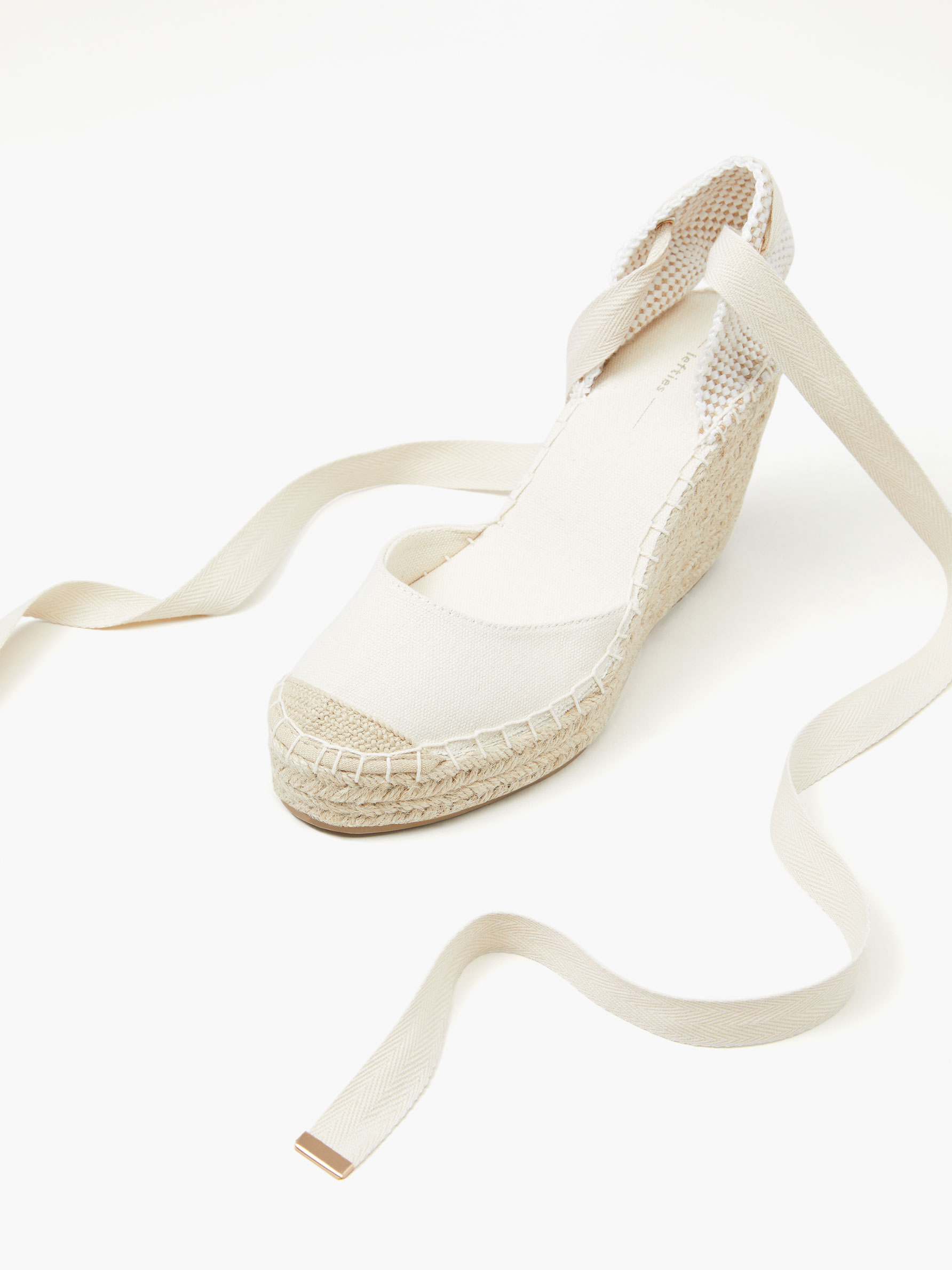 Cuña yute atada - ZAPATOS - TODA LA COLECCIÓN - MUJER - | Lefties ESPAÑA