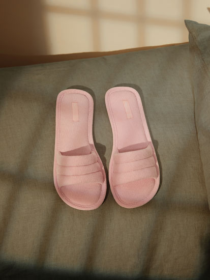 Zapatillas de estar por casa de mujer | Lefties