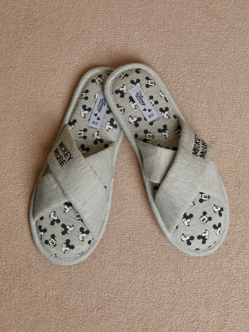 Zapatillas de estar por casa de mujer | Lefties