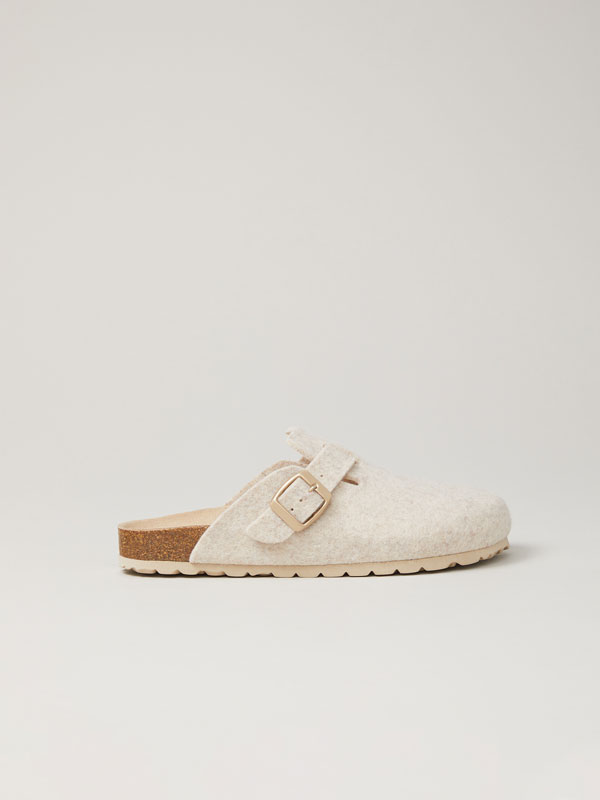 Zapatilla para casa - Zapatillas de Casa - ZAPATOS - TODA LA COLECCIÓN -  MUJER - | Lefties España (Canarias)