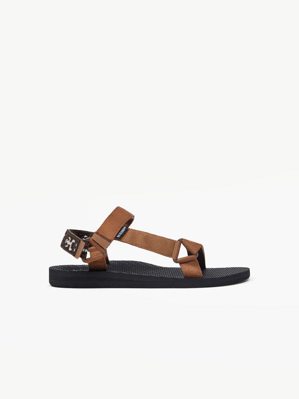 Sporty sandals