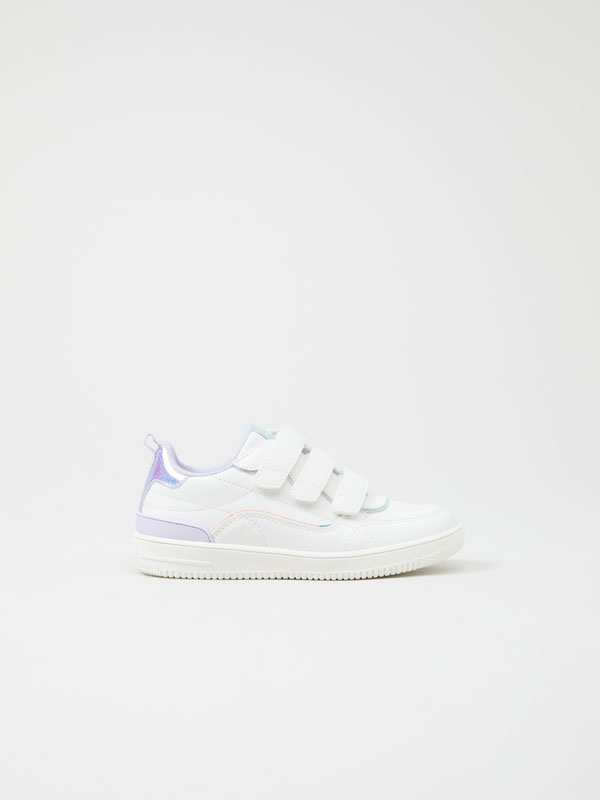Sneakers with iridescent detail