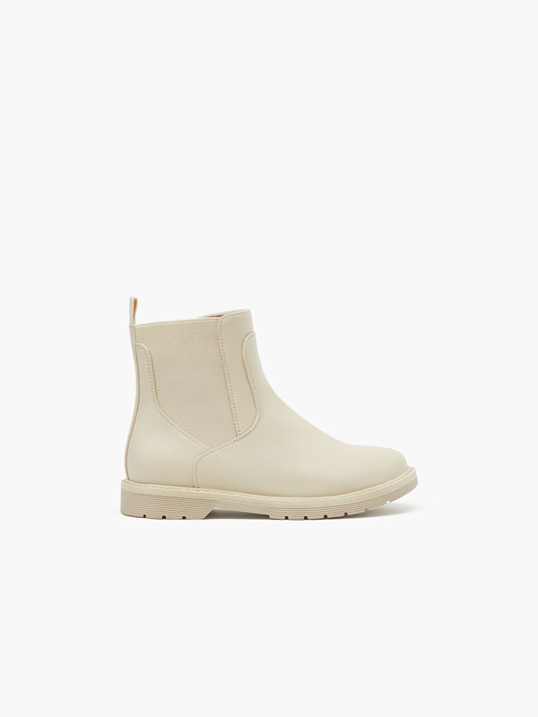 Stretch Chelsea boots