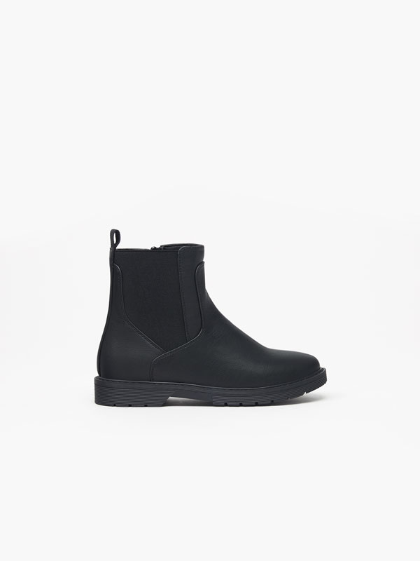Stretch Chelsea boots