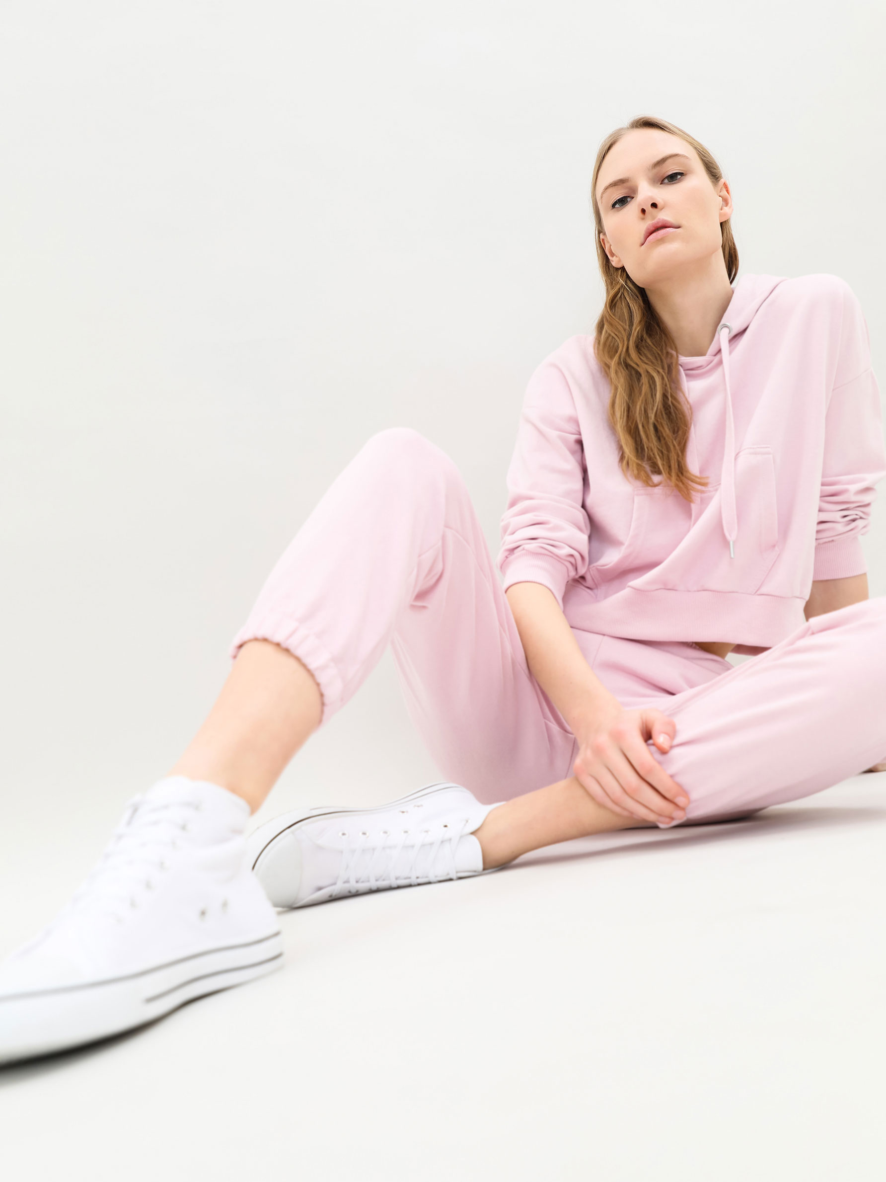 Pantalón de chándal - PANTALONES - TODA LA COLECCIÓN - MUJER - | Lefties  ESPAÑA
