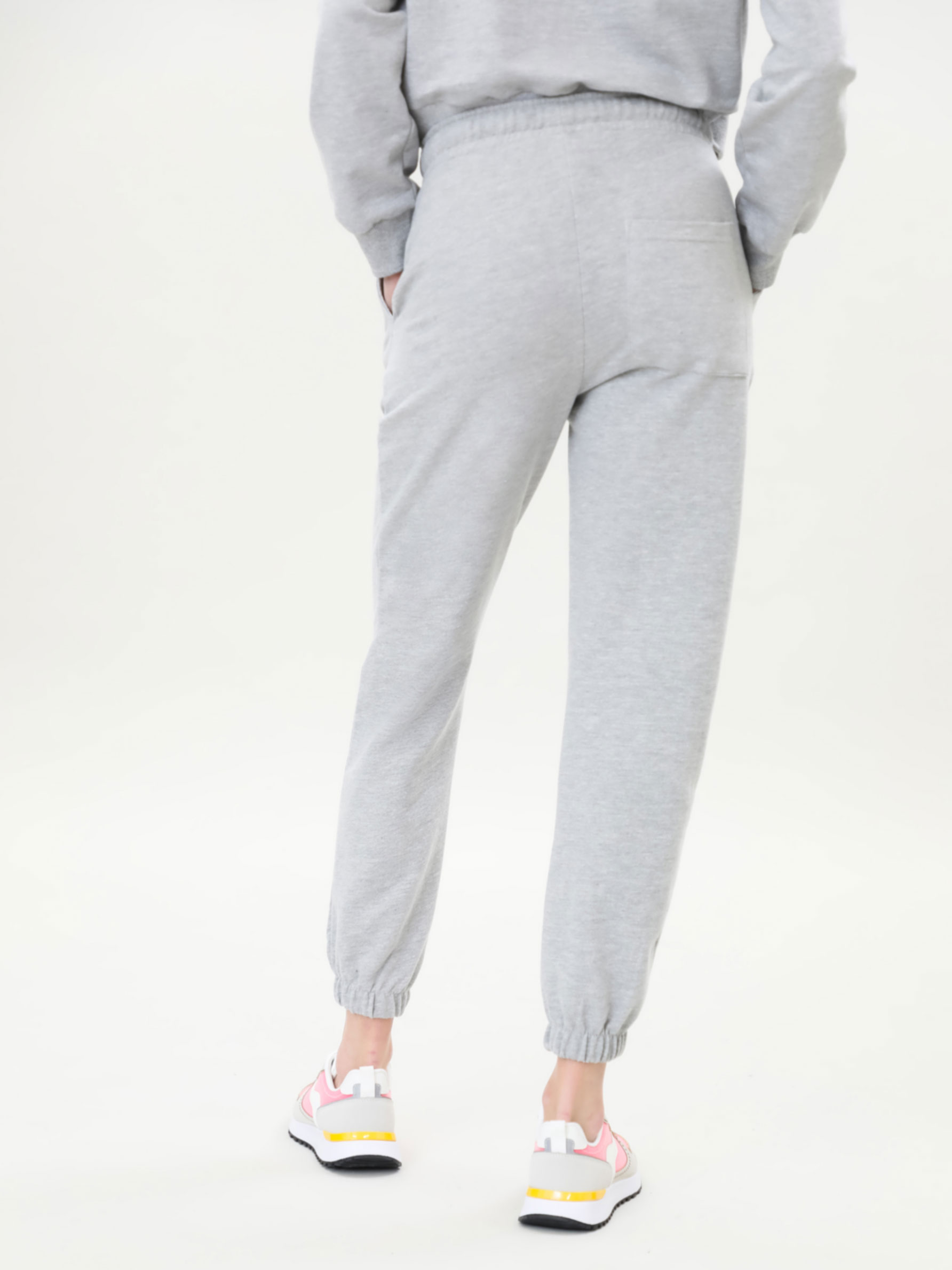 Pantalón de chándal - Pantalones Jogger - PANTALONES - TODA LA COLECCIÓN -  MUJER - | Lefties ESPAÑA